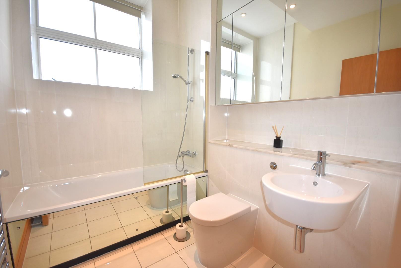 216 Headlands, Hayes Point, Sully, CF64 5QH